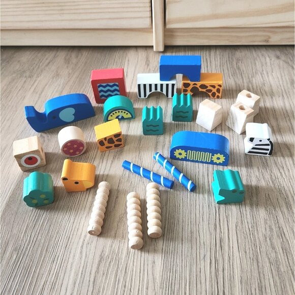 Wooden Toy Blocks Lot Of 24 Safari Animals Assorted Shapes - Picture 3 of 12